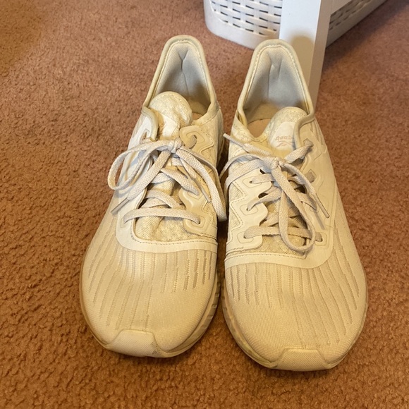 Reebok women’s sneaker size 10 - Picture 3 of 5